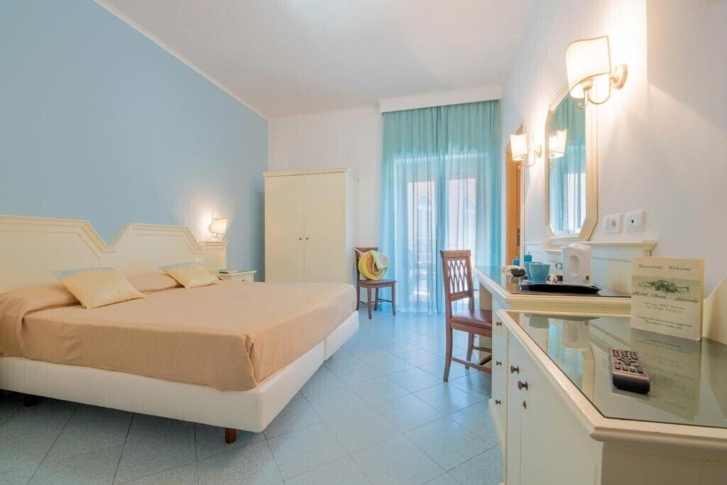 Отель Ascot Hotel Sorrento Centre 4*