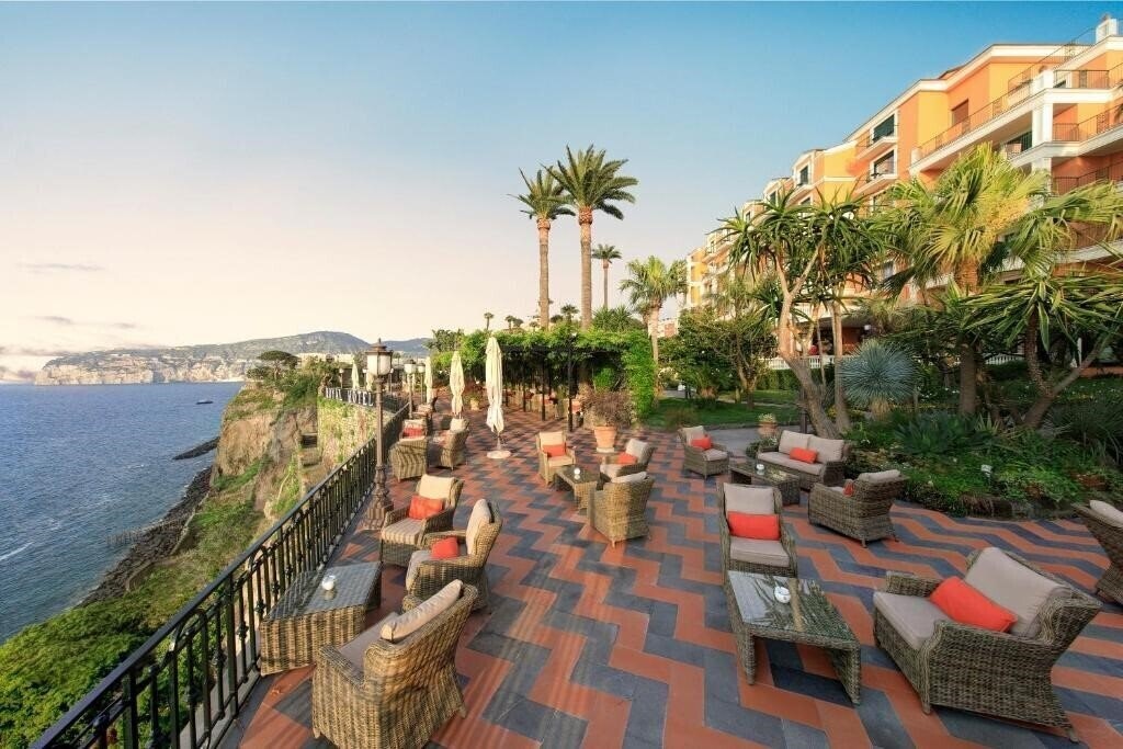 Отель Grand Hotel Royal Sorrento 4*