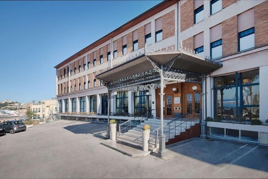 Отель Nh Ancona 4*