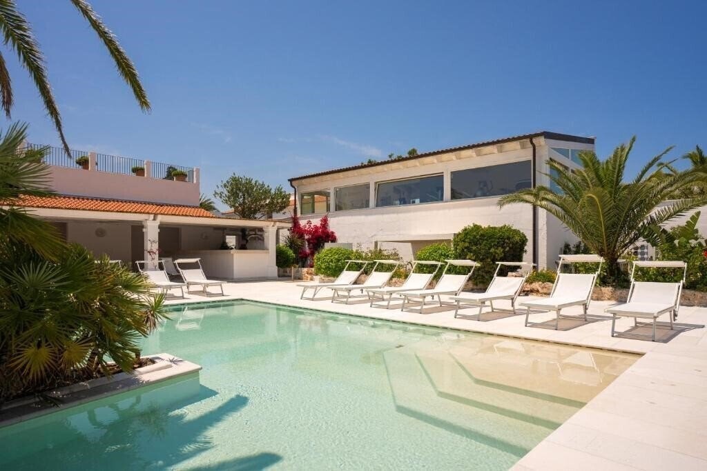 Отель Ostuni a Mare 4*