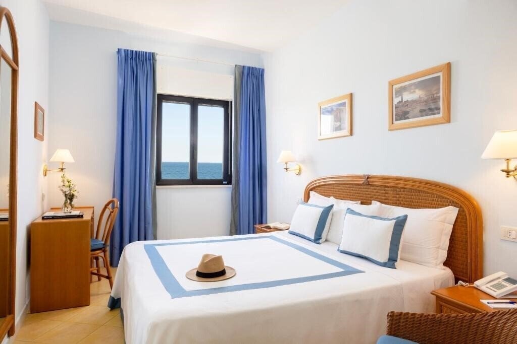 Готель Del Levante 4*