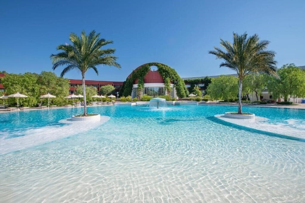 Готель Calane Village 4*