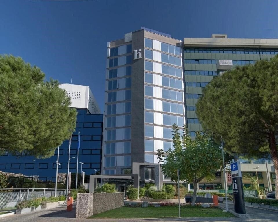 Отель Hi Hotel Bari 4*