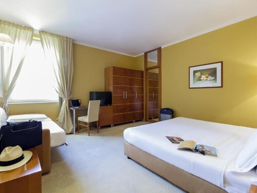 Фото Ibis Styles Bari Giovinazzo 4*