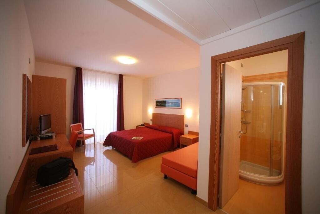 Фото Hotel Yria (Vieste) 4*