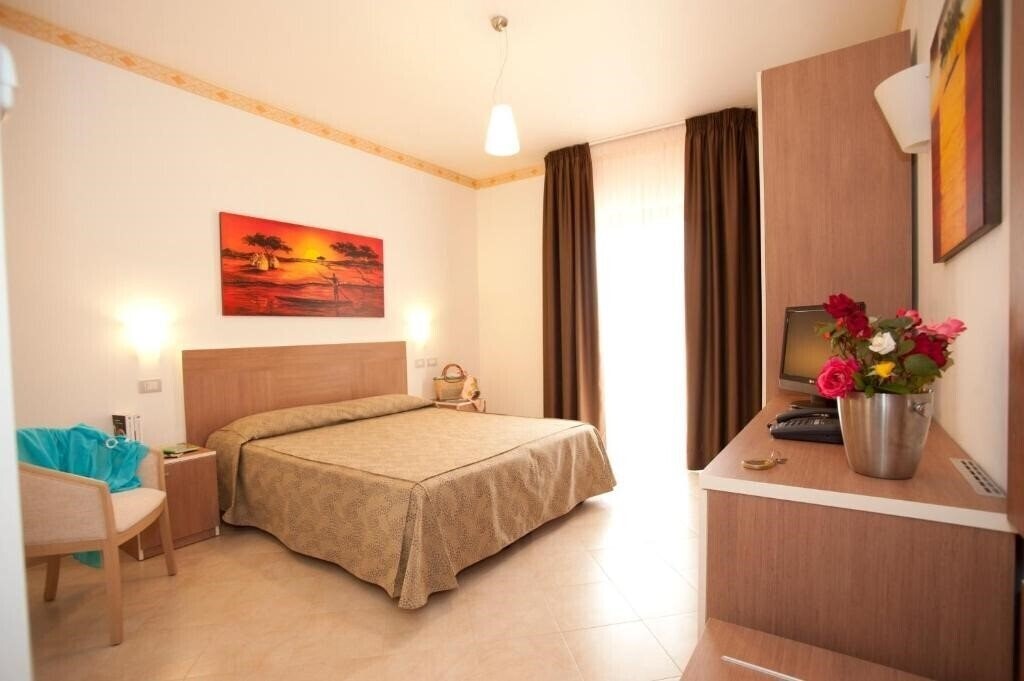 Фото Oasi Club Hotel (Vieste) 4*