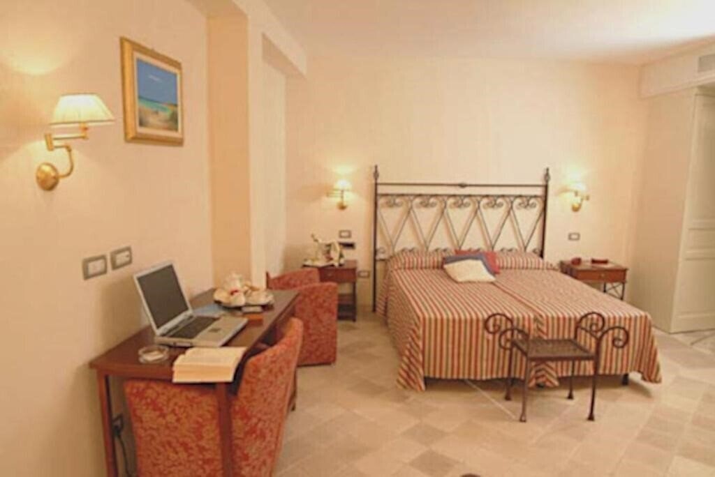 Фото Relais Sant'Eligio (Ostuni) 4*