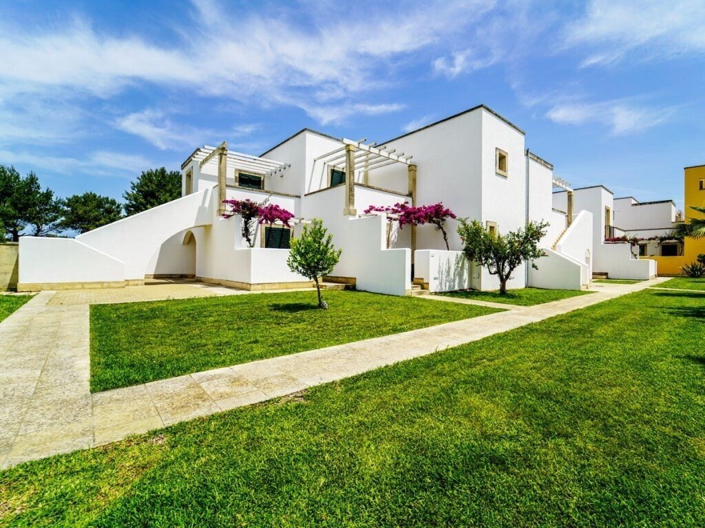 Отель Fruit Village Torre Dell'Orso La Brunese 3*