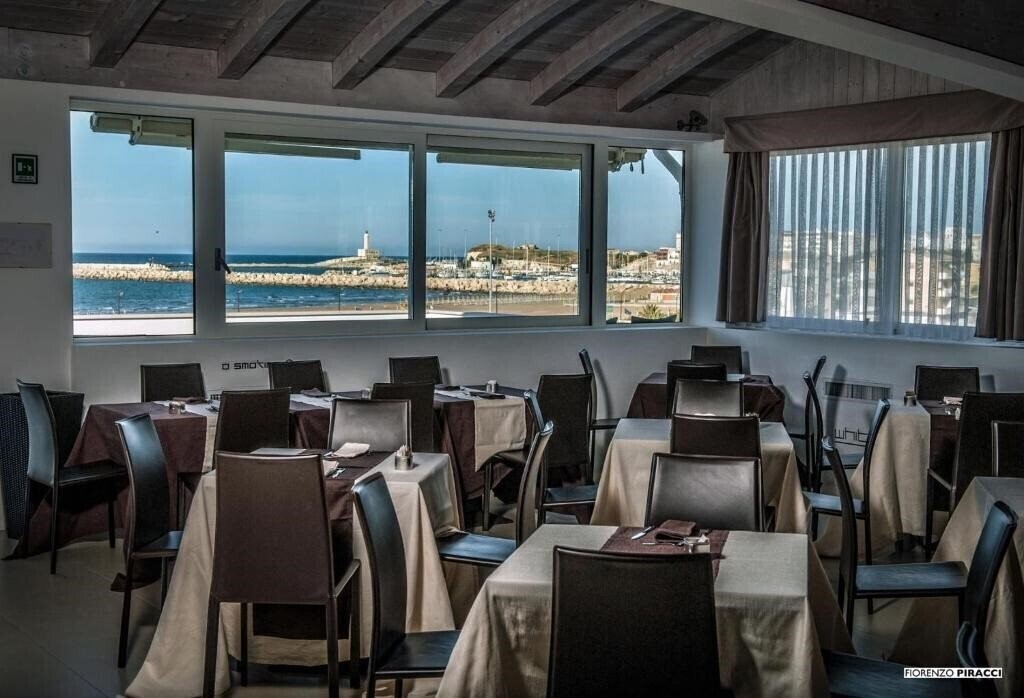 Фото White Hotel (Vieste) 4*