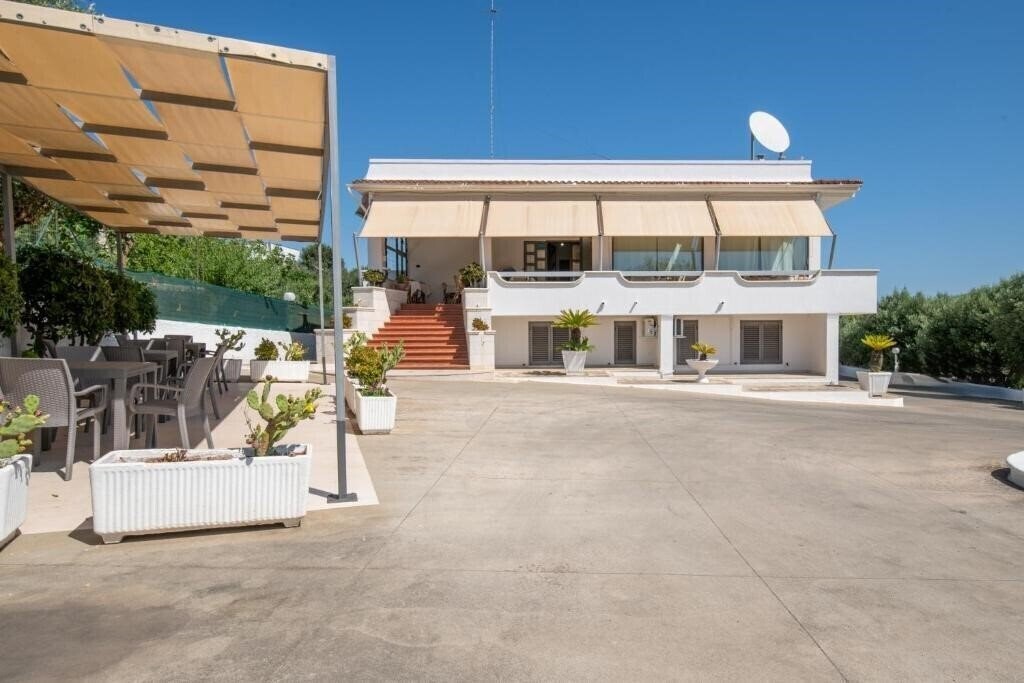 Готель Piccolo Hotel Villa Rosa (Ostuni) 2*