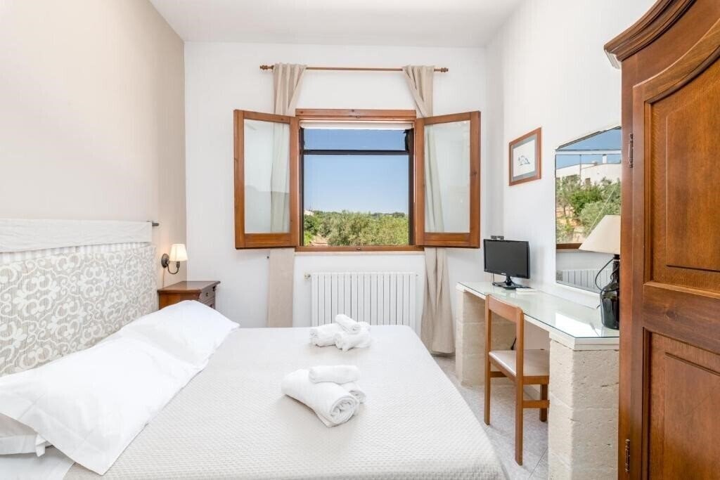Фото Piccolo Hotel Villa Rosa (Ostuni) 2*