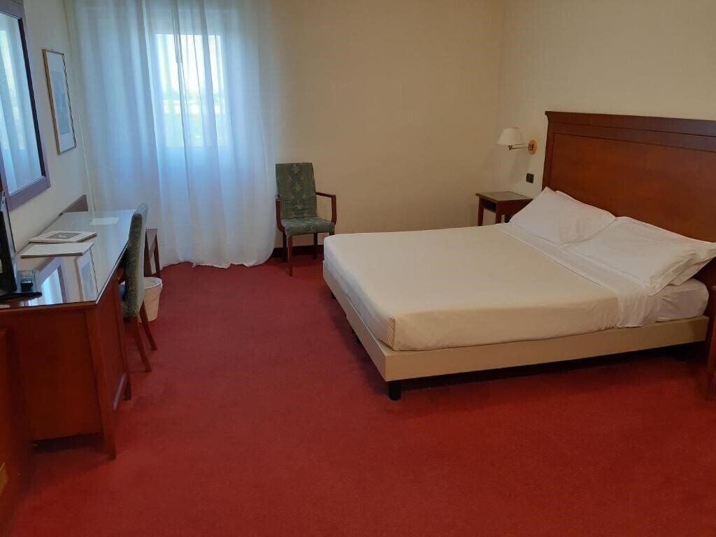 Готель Hotel HR 4*
