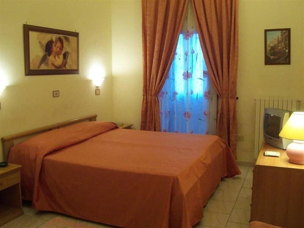 Отель Hotel Pensione Romeo 2*
