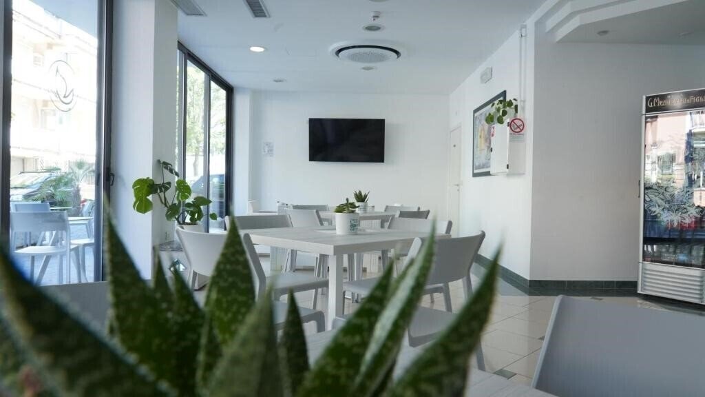Картинка Lively 3*