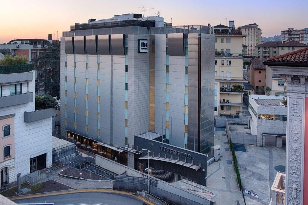 Отель NH Bergamo 4*