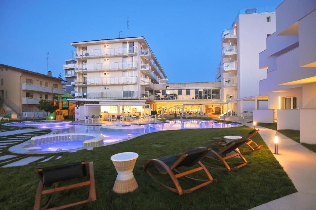 Отель Marina Palace Hotel Caorle 4*