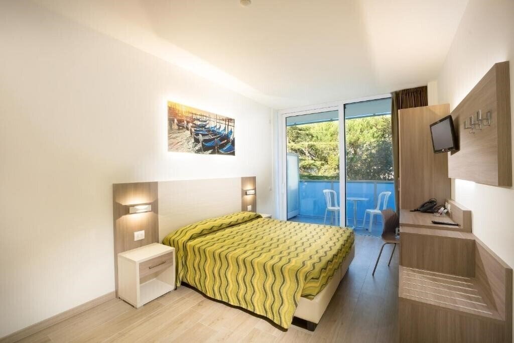 Фото Hotel Montreal 3*
