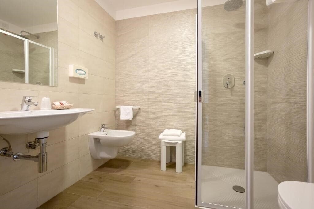 Картинка Hotel Montreal 3*