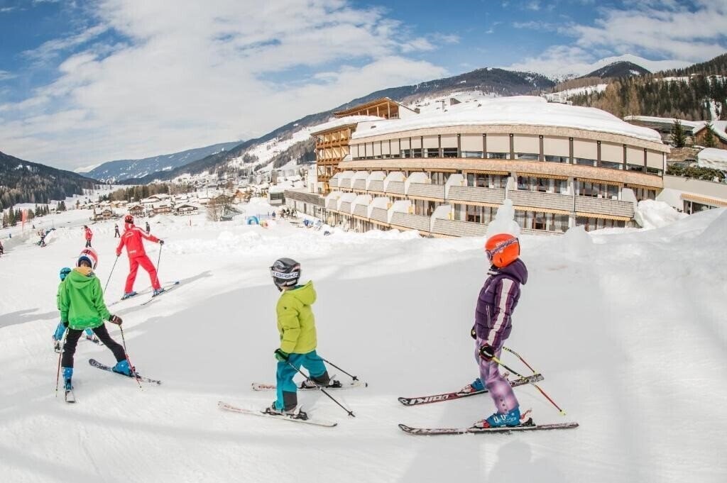 Отель Family Resort Rainer (Sexten) 4*