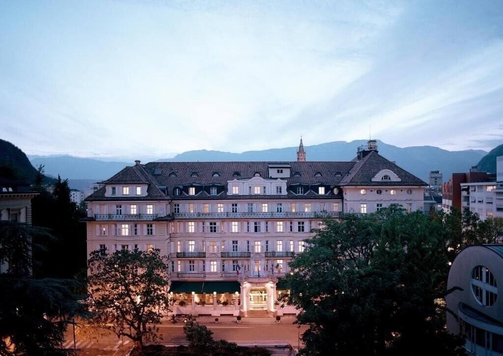 Отель Parkhotel Laurin 4*