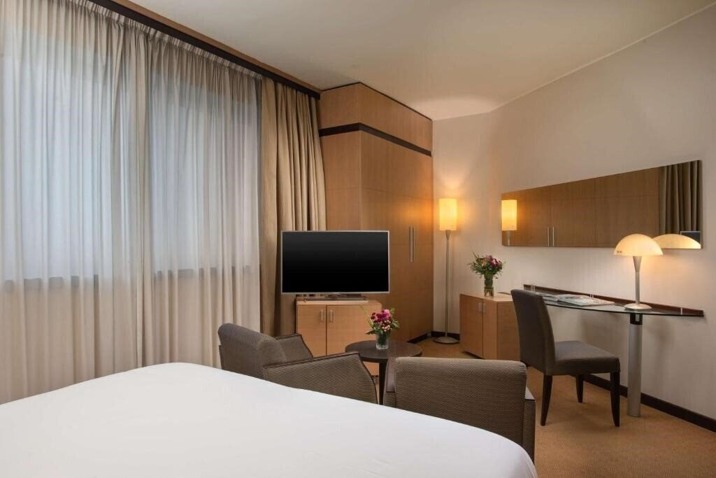 Фотографія Nh Bologna Villanova 4*