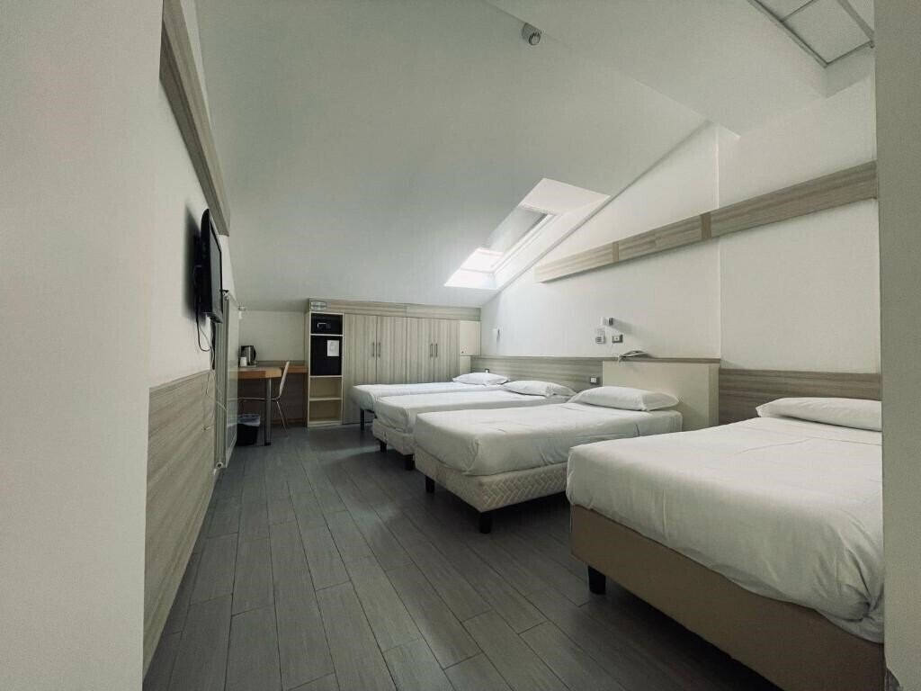 Отель Hotel Holiday 3*