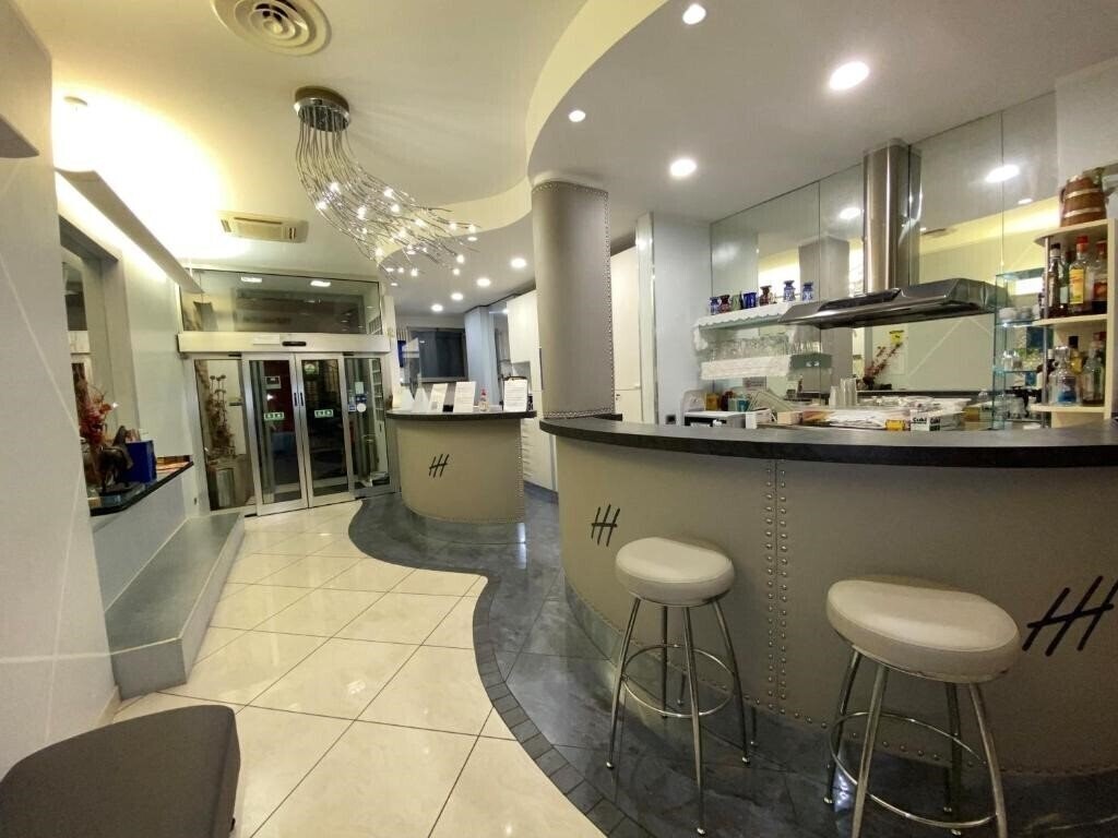 Фото Hotel Holiday 3*