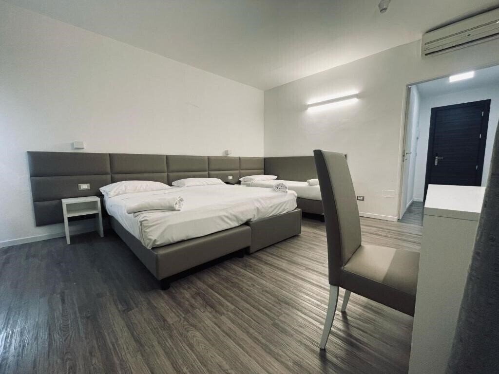 Фотография Hotel Holiday 3*