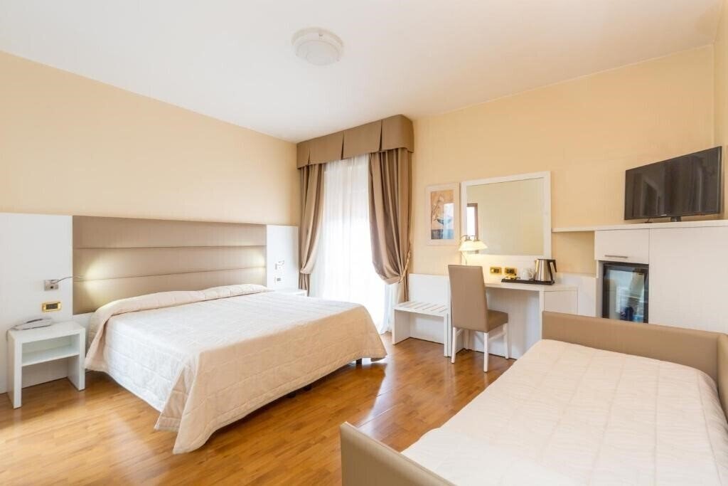 Готель University 3*