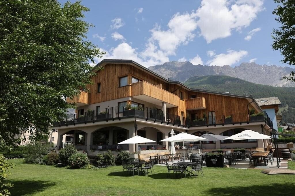 Готель Nevada Hotel (Bormio) 3*