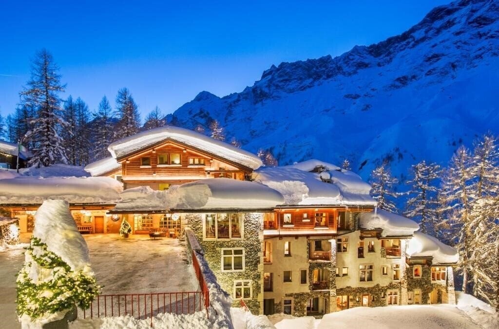 Готель Saint Hubertus Resort 4*