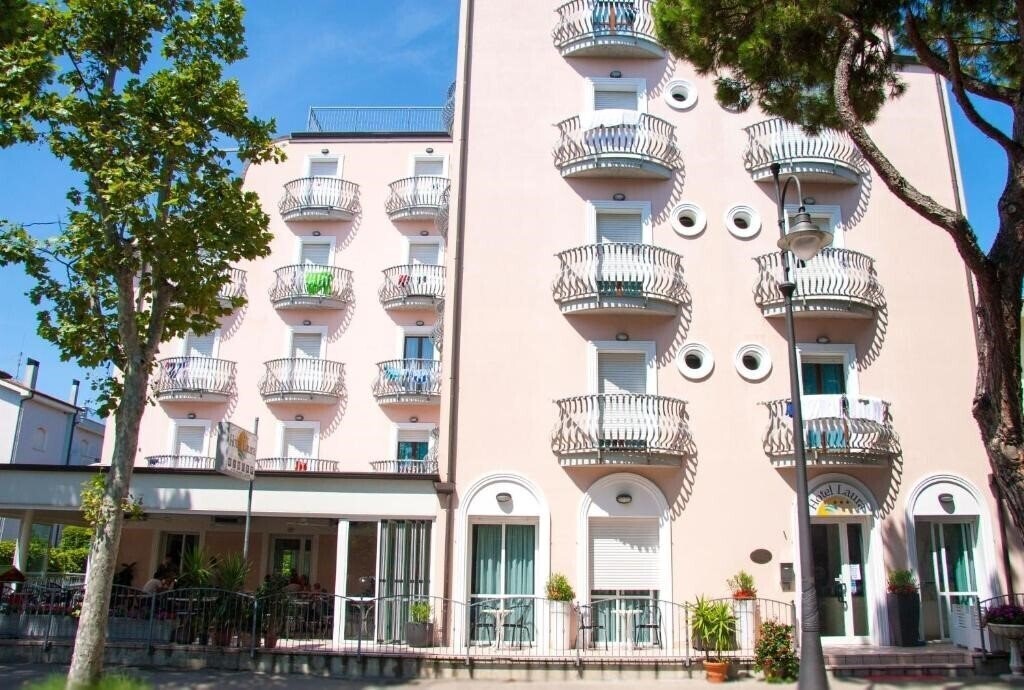Готель Laura (Cesenatico) 3*