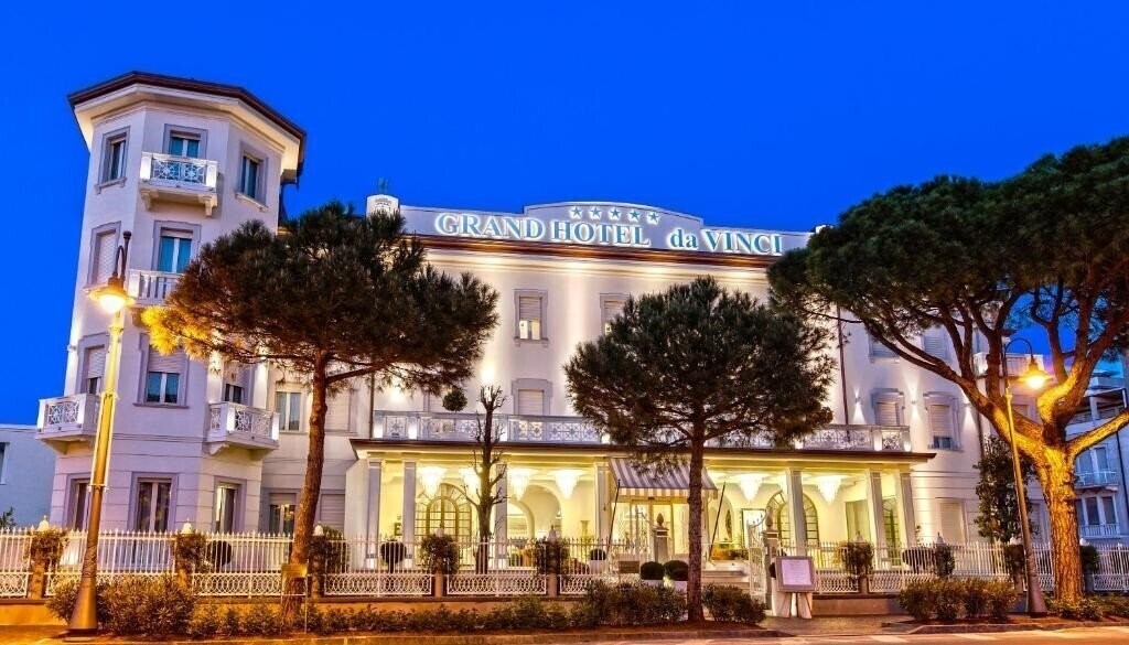 Отель Grand Hotel Leonardo Da Vinci 5*