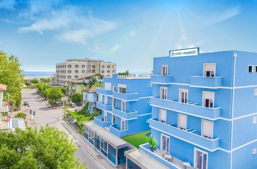 Отель Hotel Leonardo 3*