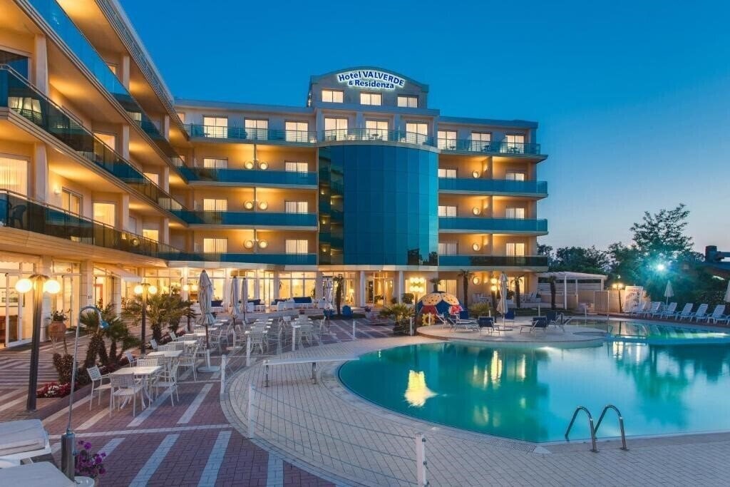 Отель Hotel Valverde 4*