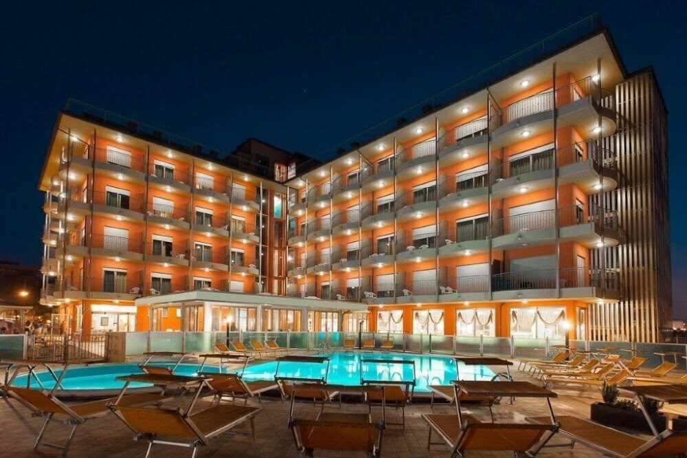Отель Adria Beach Club Cesenatico 3*