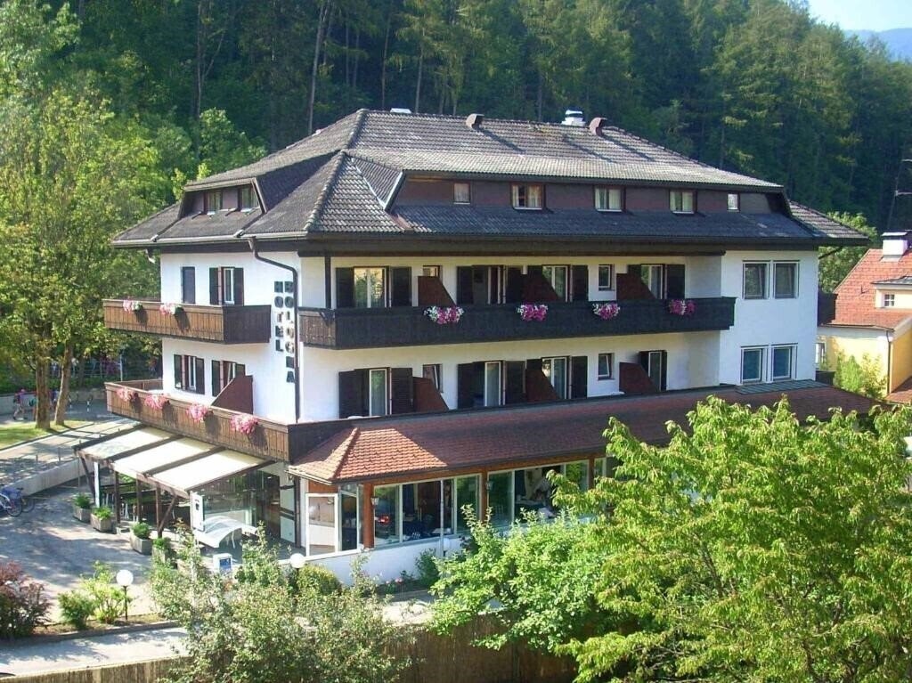 Готель Bologna Hotel (Brunico) 3*