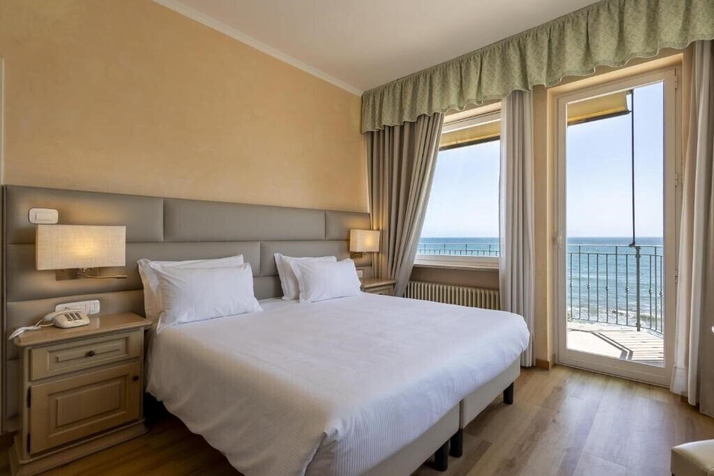Отель B&B Hotel Diano Marina Palace 4*
