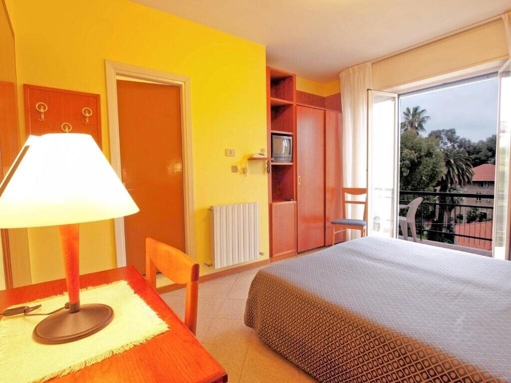 Отель Hotel Capri 3*