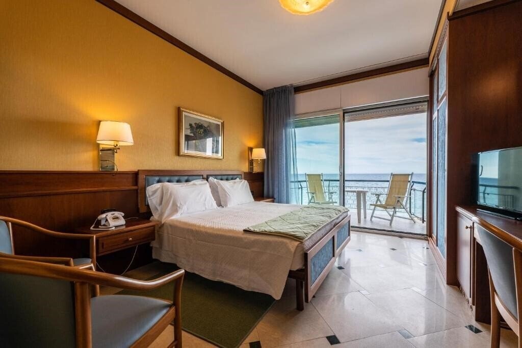 Фото Bellevue Et Mediterranee 4*