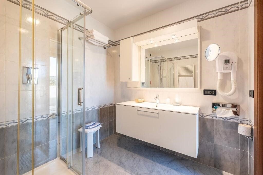 Фотографія Bellevue Et Mediterranee 4*
