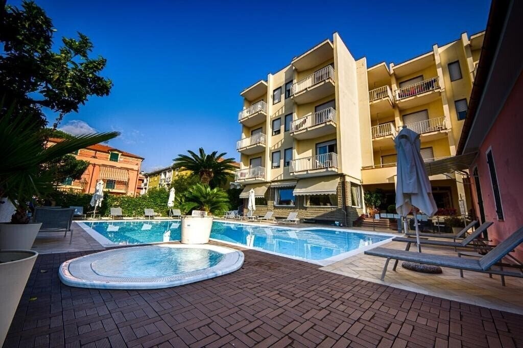 Отель Splendid Hotel 3*