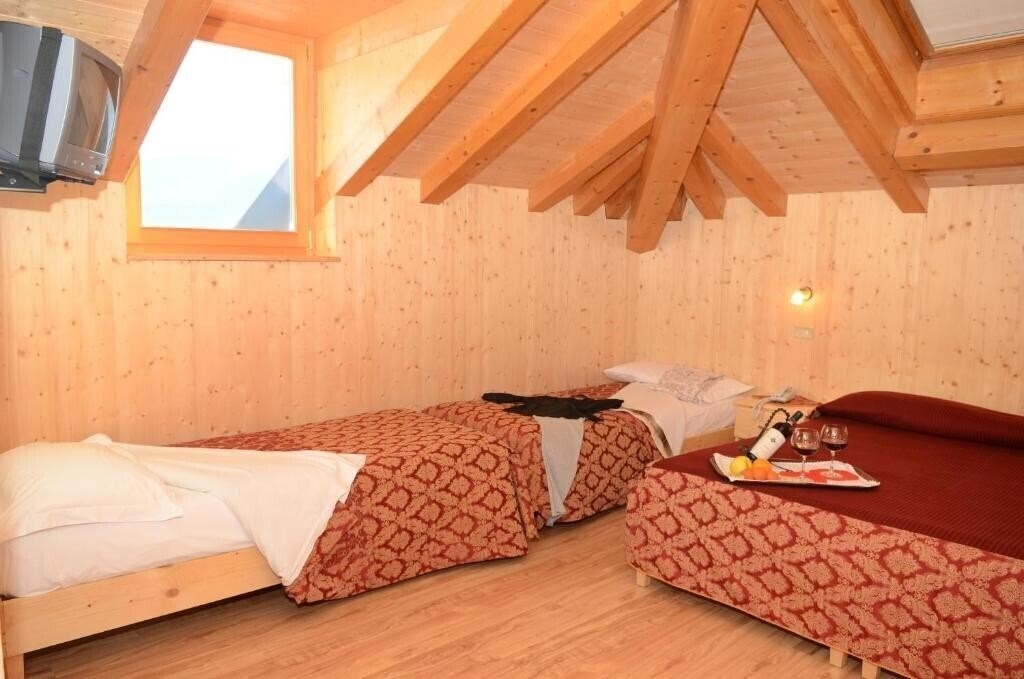 Готель Corona Hotel Carano 3*