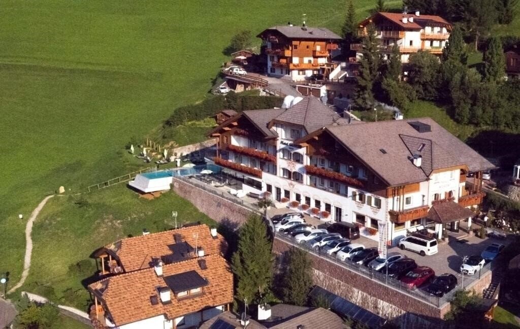 Готель Hotel Interski 4*