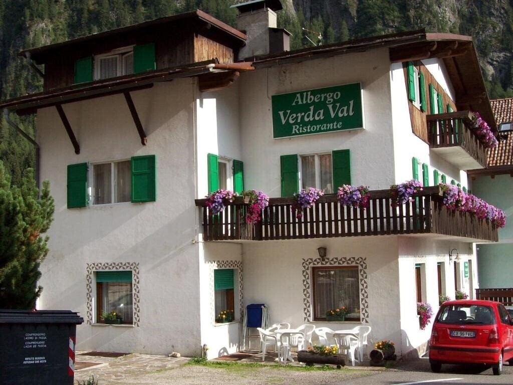 Готель Hotel Verda Val Campitello di Fassa 2*