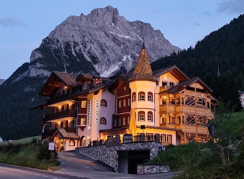 Отель Hotel Conturina 3*