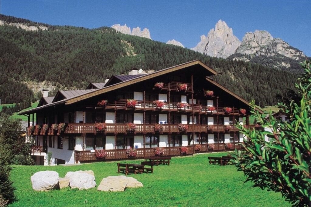 Готель Residence Anda Pozza di Fassa 4*