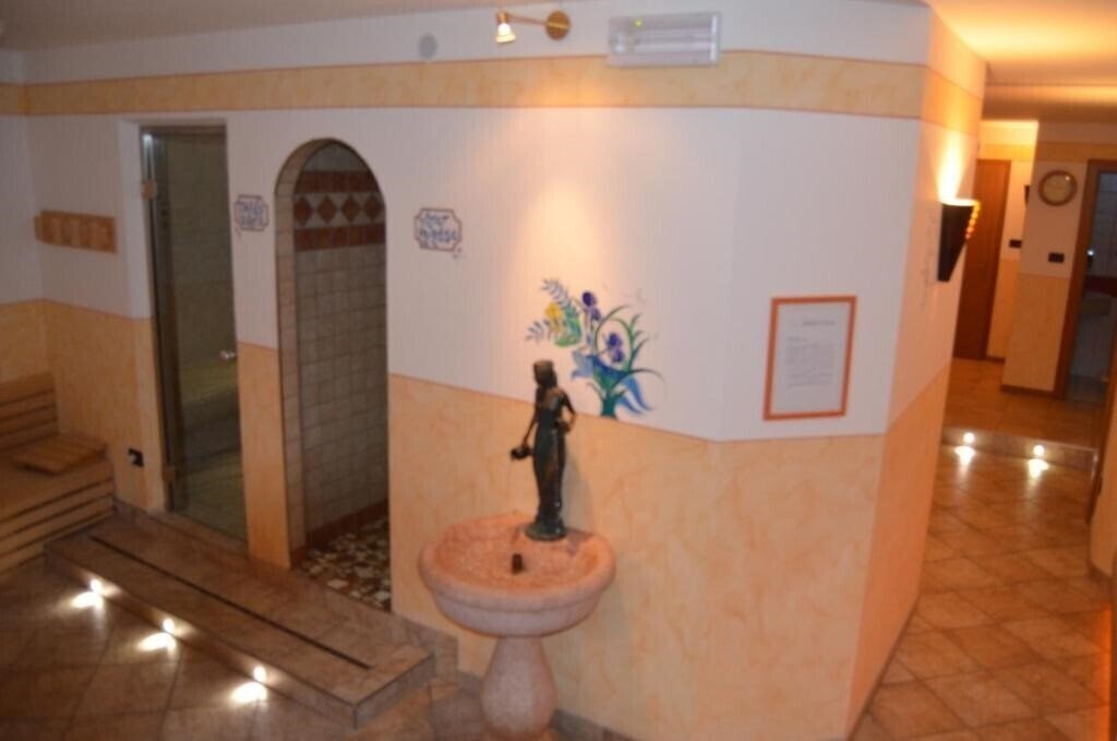 Фото Hotel Ladina 3*