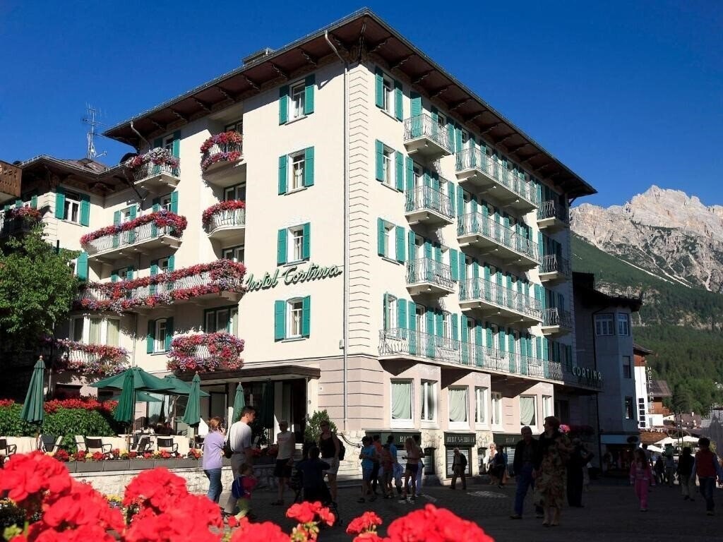 Готель Hotel Cortina Cortina d'Ampezzo 4*