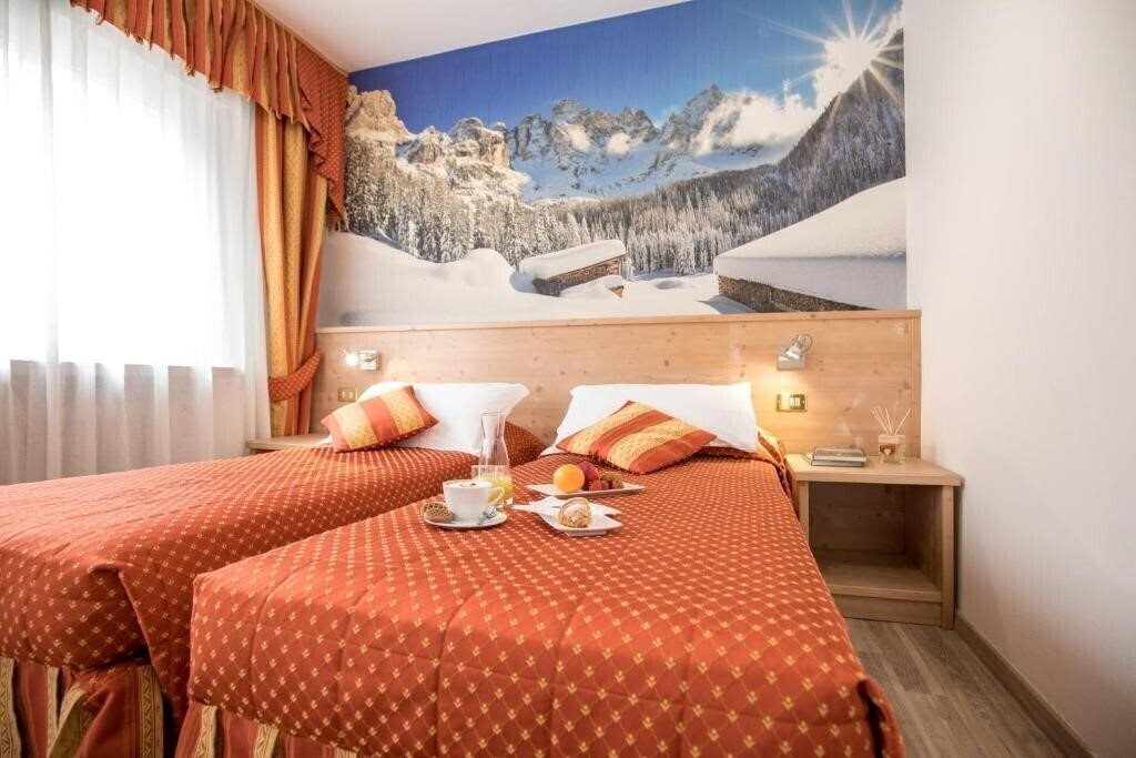 Отель Touring Hotel Predazzo 3*